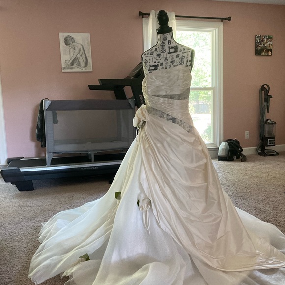 St. Pucchi Cream Silk Shantung Simone Z184 Aline Strapless Ivory Dress size 6 - Picture 5 of 9